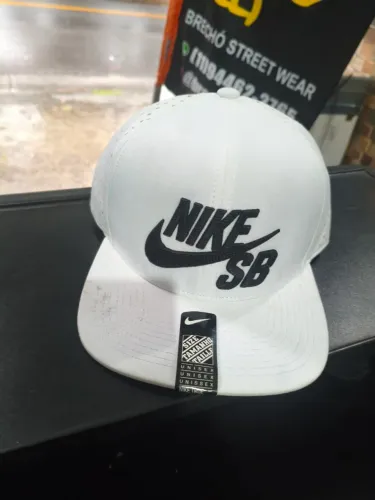 Boné branco Nike r