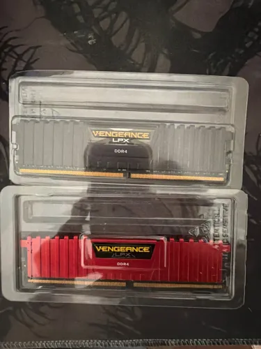 Memória RAM 16GB DDR4 Corsair 2x8