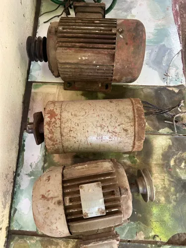 3 MOTOR TRIFÁSICO $700 CADA
