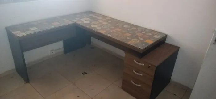 Mesa Escritorio em L com Gavetas