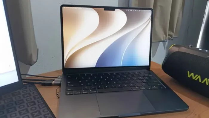 MacBook Air M4 16/256 - Pego iPhone