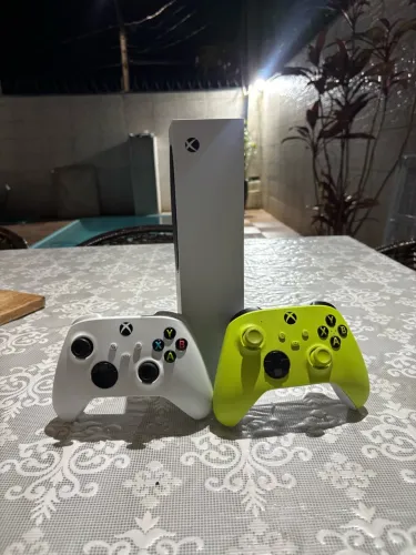 Xbox series S + 2 controles