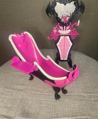 Monster High - Powder Room - Draculaura