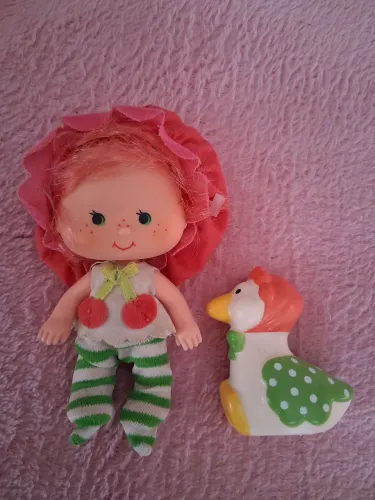 Cerejinha kenner e bichinho anos 80