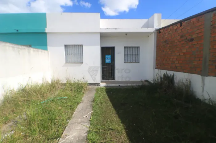 Casa semi mobiliada com 2 dormitórios próxima ao Moradas Club 2, em Pelotas