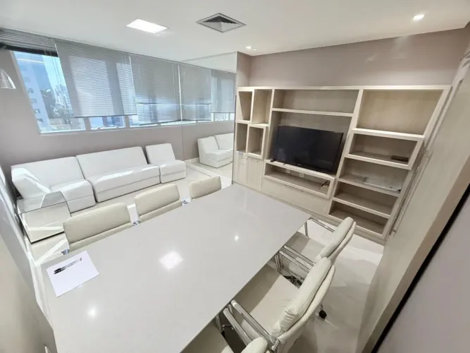Sala Mobiliada Alto Padrão - Salvador Shopping - 35m² | R$3.200,00 + Taxas