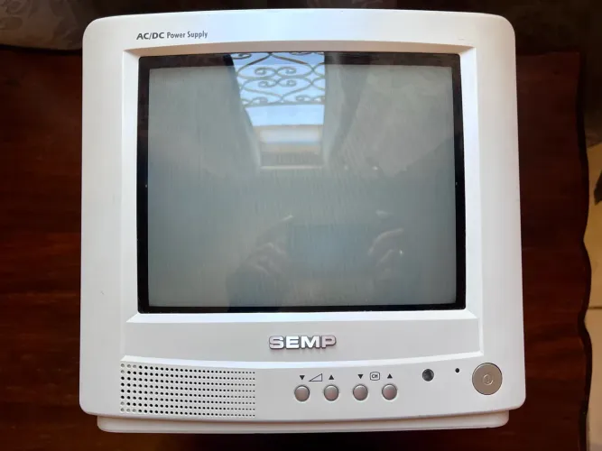 Tv semptoshiba 1030 a cores av/tv/fm