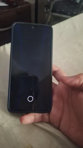 Redmi note 13 com um trincado no vidro e na câmera tudo original e com bateria 85% de 100%