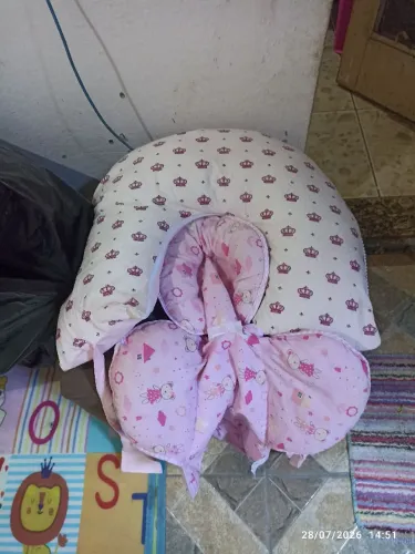 Almofada de amamentação e cadeirinha