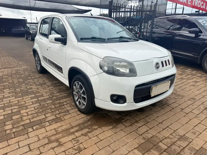 Fiat Uno Sporting 1.4 EVO Fire Flex 8V 4P 2013