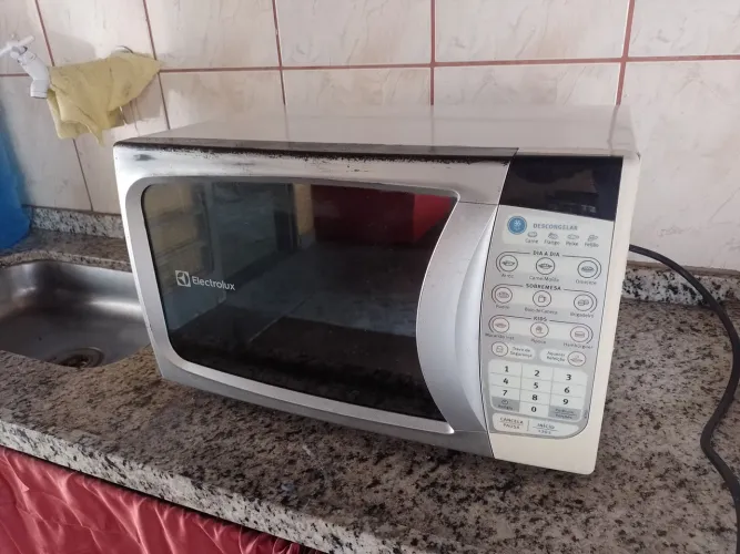 Microondas Eletrolux 22 litros ( pix- visa)