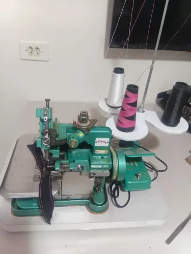 Maquina de costura overlok