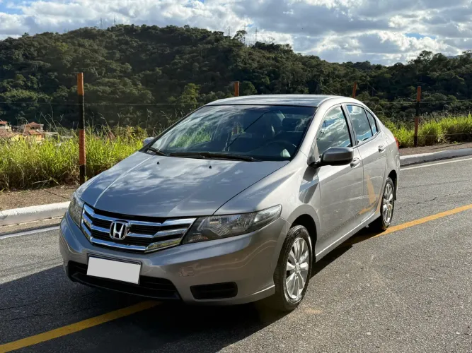 Honda City Sedan LX 1.5 Flex 16V 4P Aut. 2013