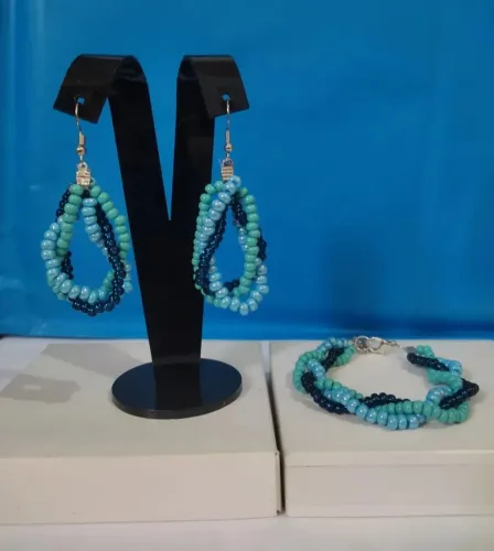 Conjunto de Brincos e Pulseira Artesanal em Miçangas - Novo / Exclusivo