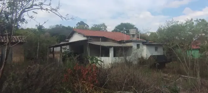 Sítio em Piracema - MG -Muita agua correte de verdade o ano todo. Terreno plano