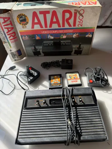 Console Atari 2600 Completo com Caixa e 2 Cartuchos