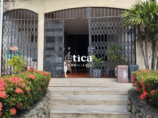 Casa no Jardim São Francisco com 360m² e 3 quartos sendo 1 suíte