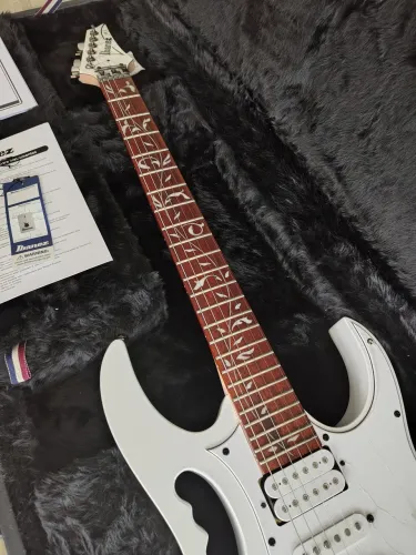 Guitarra Ibanez Jem Jr ainda no plástico com hardcase de luxo