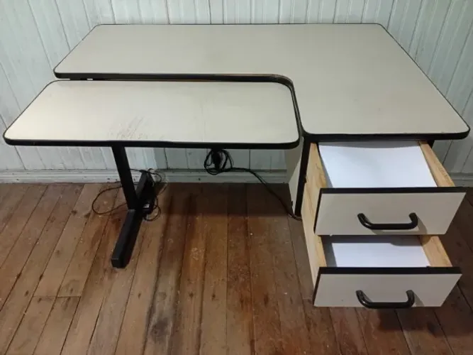 mesa para estudo ou escritorio