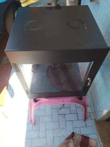 Rack de parede para rede informática 