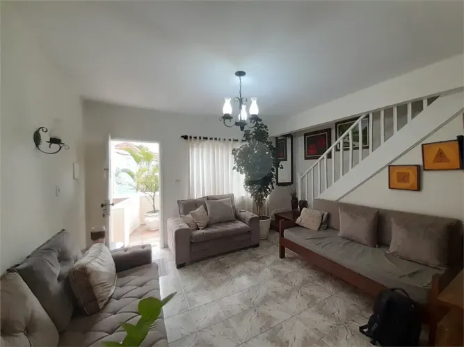 Vende-se: Sobrado de Vila, 2 quartos, Edícula com 1 Suíte, 1 Vaga, Santana!