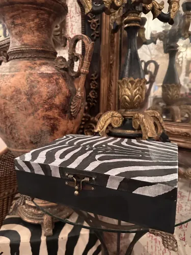 Caixa decorativa c/ estampa em zebra