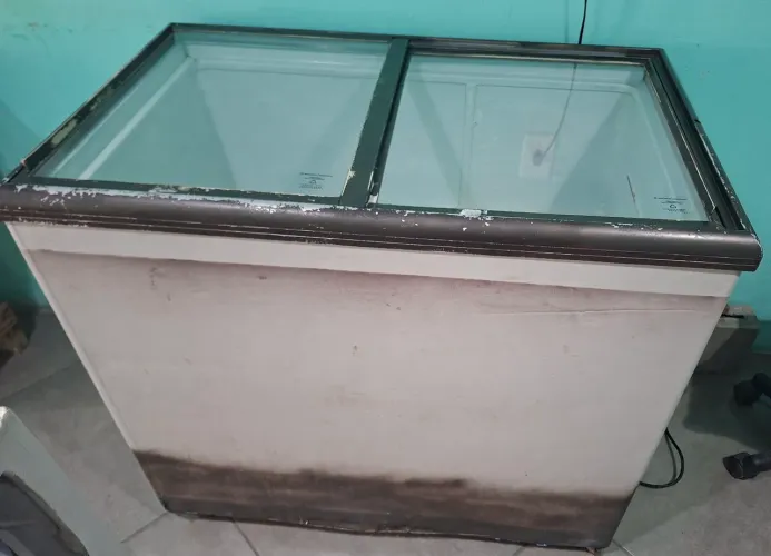 Vende-se Freezer Vitrine
