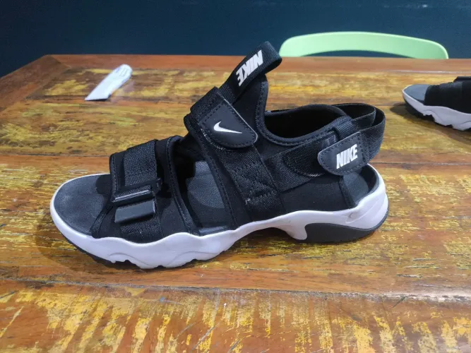 Sandália Nike-Preto