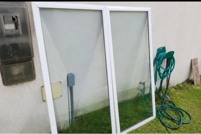 Vendo Vidro com Esquadrias