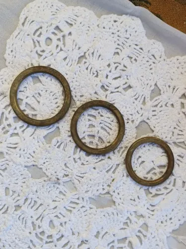 Trio argolas de metal amarelo antigas 