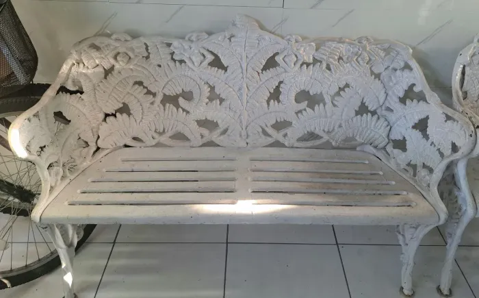 Conjunto de mesa e cadeiras