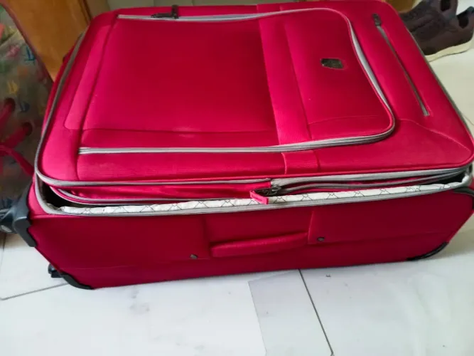 Mala seminova extragrande Atlantic Luggage vermelha