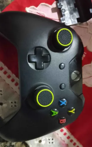 Controle Xbox one preto VALOR NEGOCIÁVEL (estado de novo)