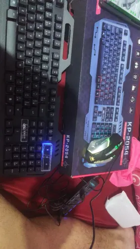 Teclado com malse novo nunca foi usado