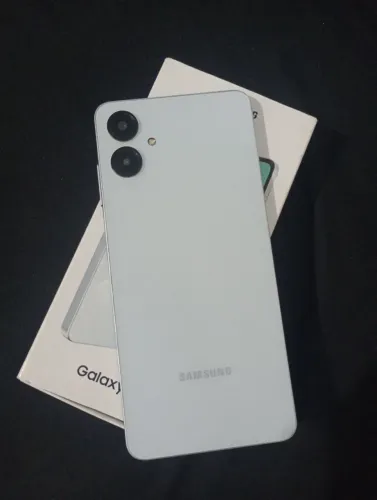 Samsung Galaxy A06 128GB usado está em bom estado