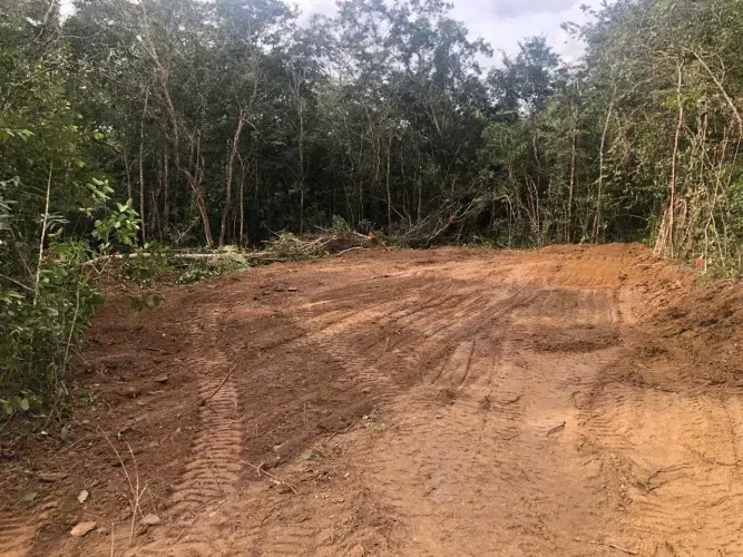 Lote Corumba III , 800m² , a 300 metros do Rio, condomínio com agua e luz  68mil ac Carro 