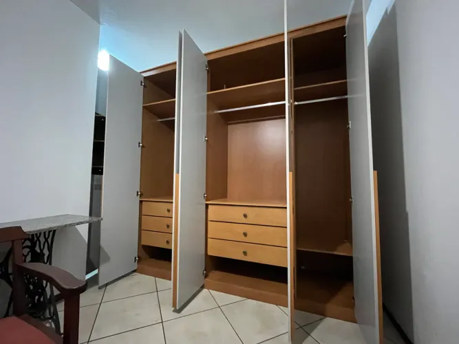 Guarda-Roupa Premium - semi novo(impecável)