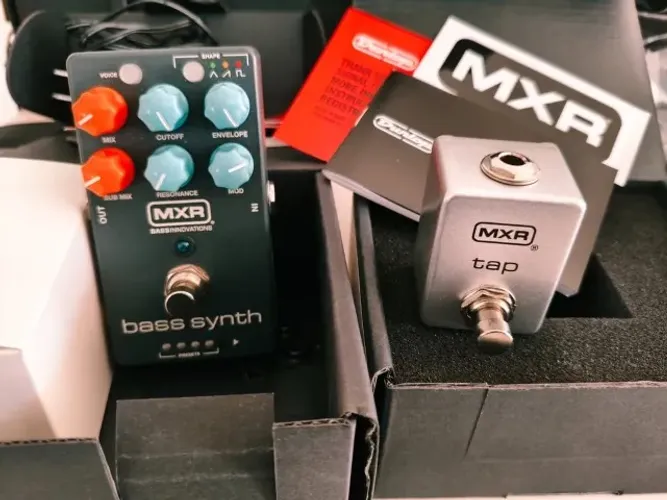 Pedal MXR Bass Synth (MB301) + MXR Tap Tempo Switch ( Novos)