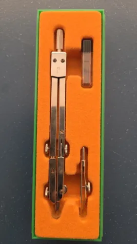 Compasso Kin profissional em metal no estojo original feito na antiga Tchecoslováquia