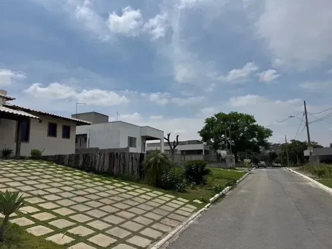Condomínio pequeno com localização privilegiada, 5 qtos, piscina, área gourmet c/ extenso 