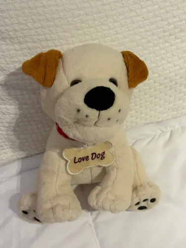 Cachorro pelúcia