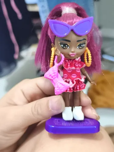 Barbie extra mini minis completa com suporte e acessorios