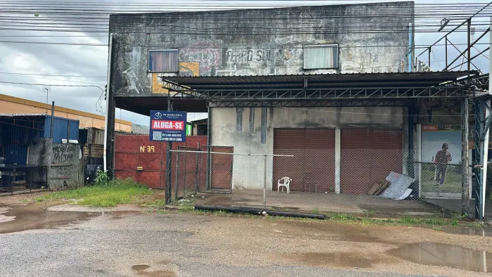 Aluga-se Galpão com 400m² e com Ponto comercial no Pricumã Bola do Trevo