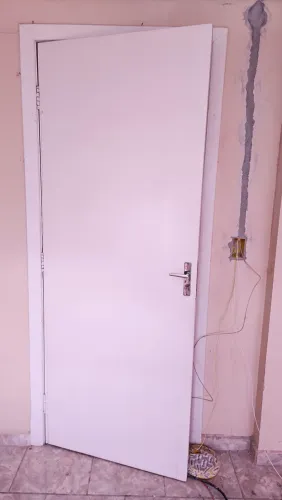 Portas internas de madeira maciça
