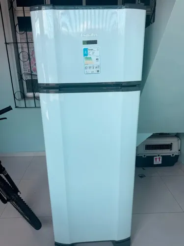 Geladeira seminova Esmaltec