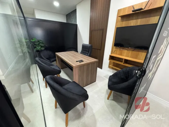 Sala mobiliada para Locação em Meia Praia, Itapema | 68m²