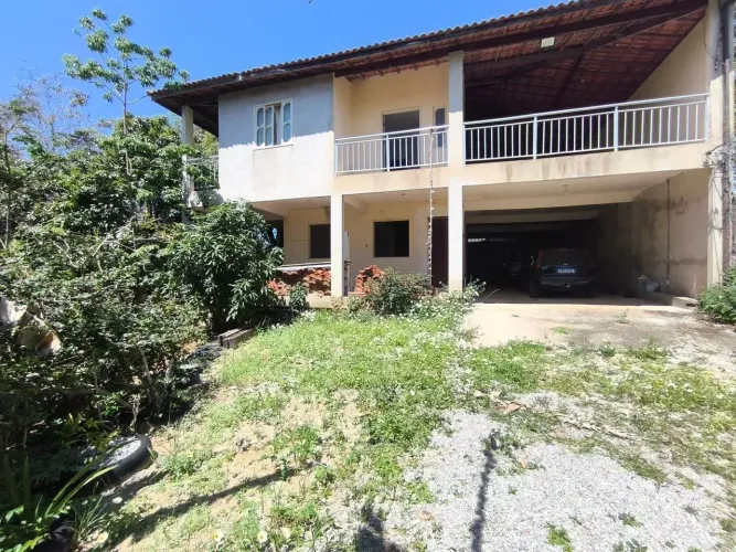 Chácara num terreno de 2.700 m2 com 3/4 qts sendo 2 suites Balnerio das Gasças R.O