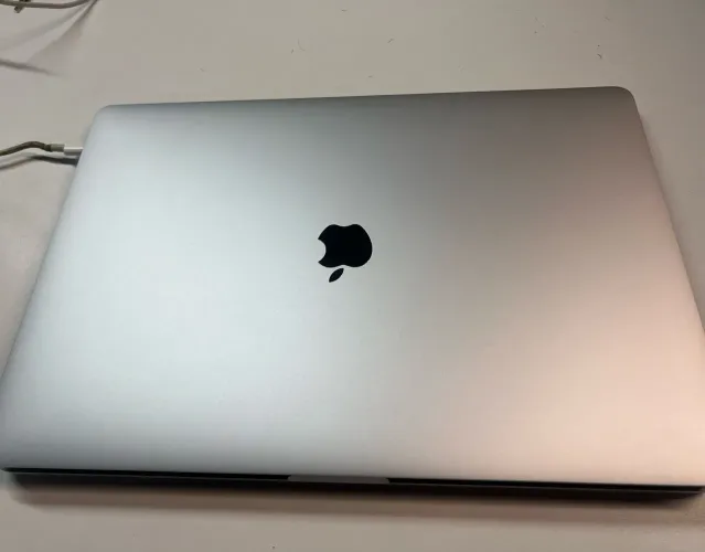 Macbook Pro 2019 - 16" 16GB RAM 1TB SDD Touchbar