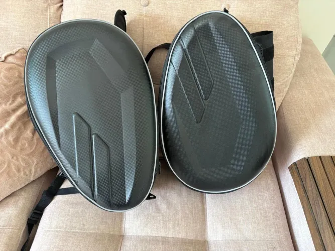 Baú universal para moto