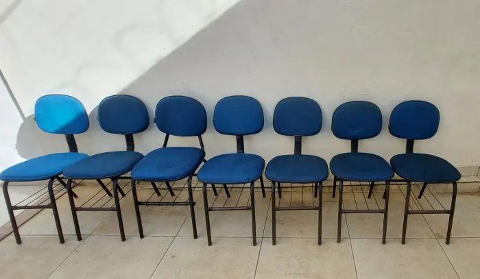 7 Cadeiras secretárias para escola, igreja, auditório, escritório e uso doméstico.